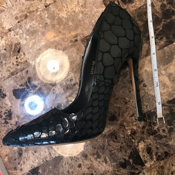 Fashion nova Shoes - Picture 2 of 4